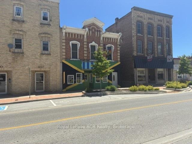 Front of 651 Berford Street N