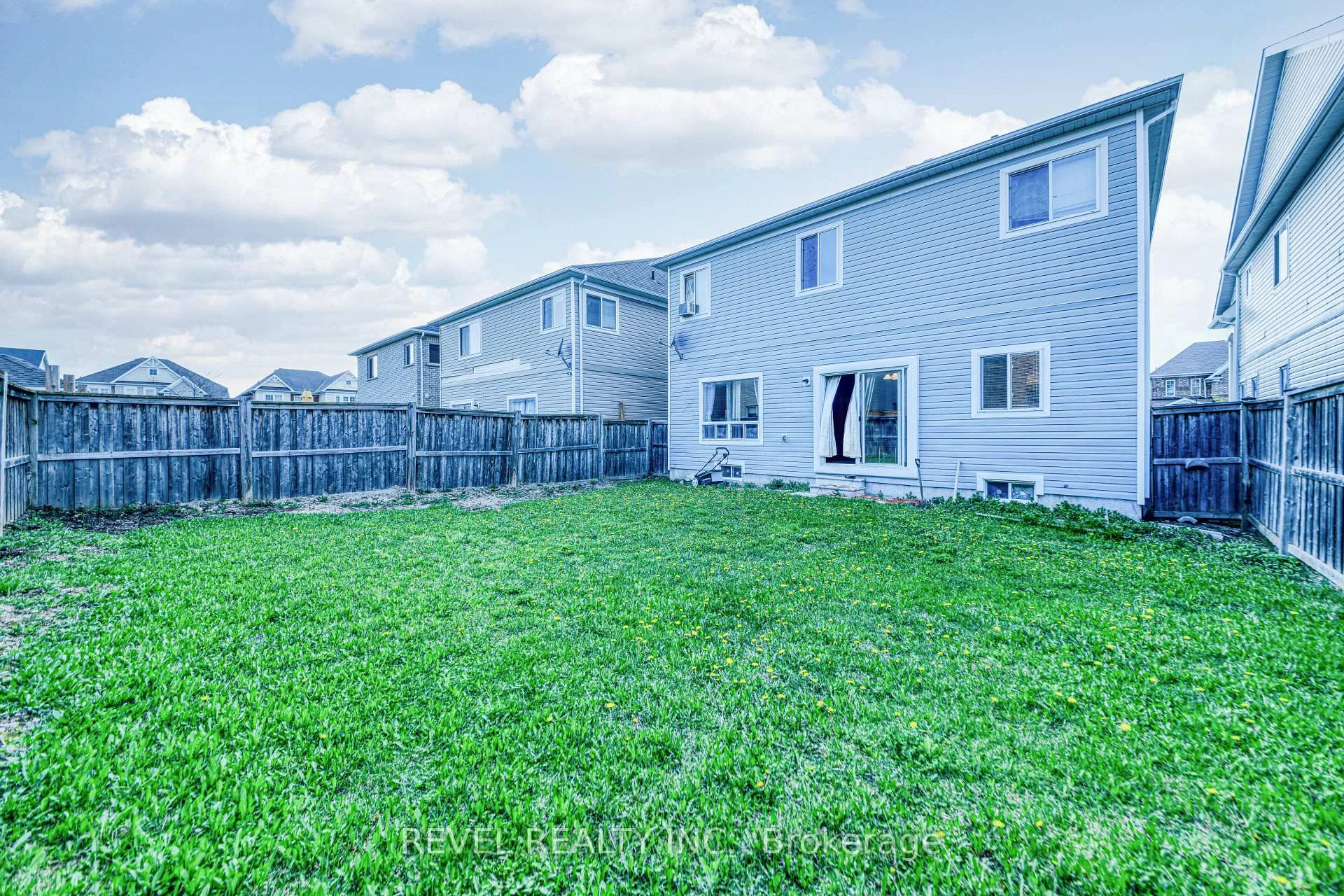Photo 16 of 710 Halbert Drive, Shelburne — HOMEH