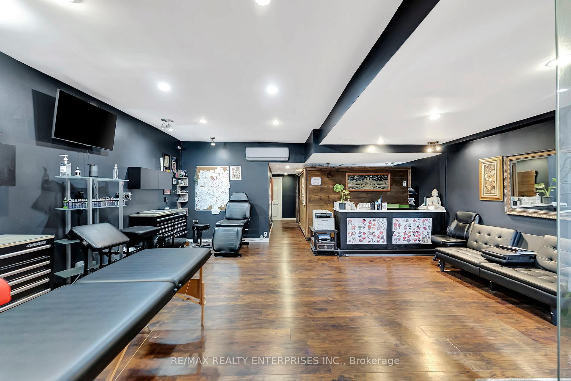 Photo 8 of 156 James Street S, Hamilton, Durand — HOMEH