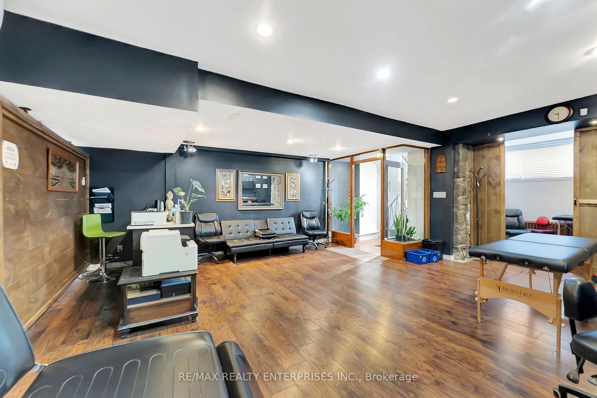 Photo 9 of 156 James Street S, Hamilton, Durand — HOMEH