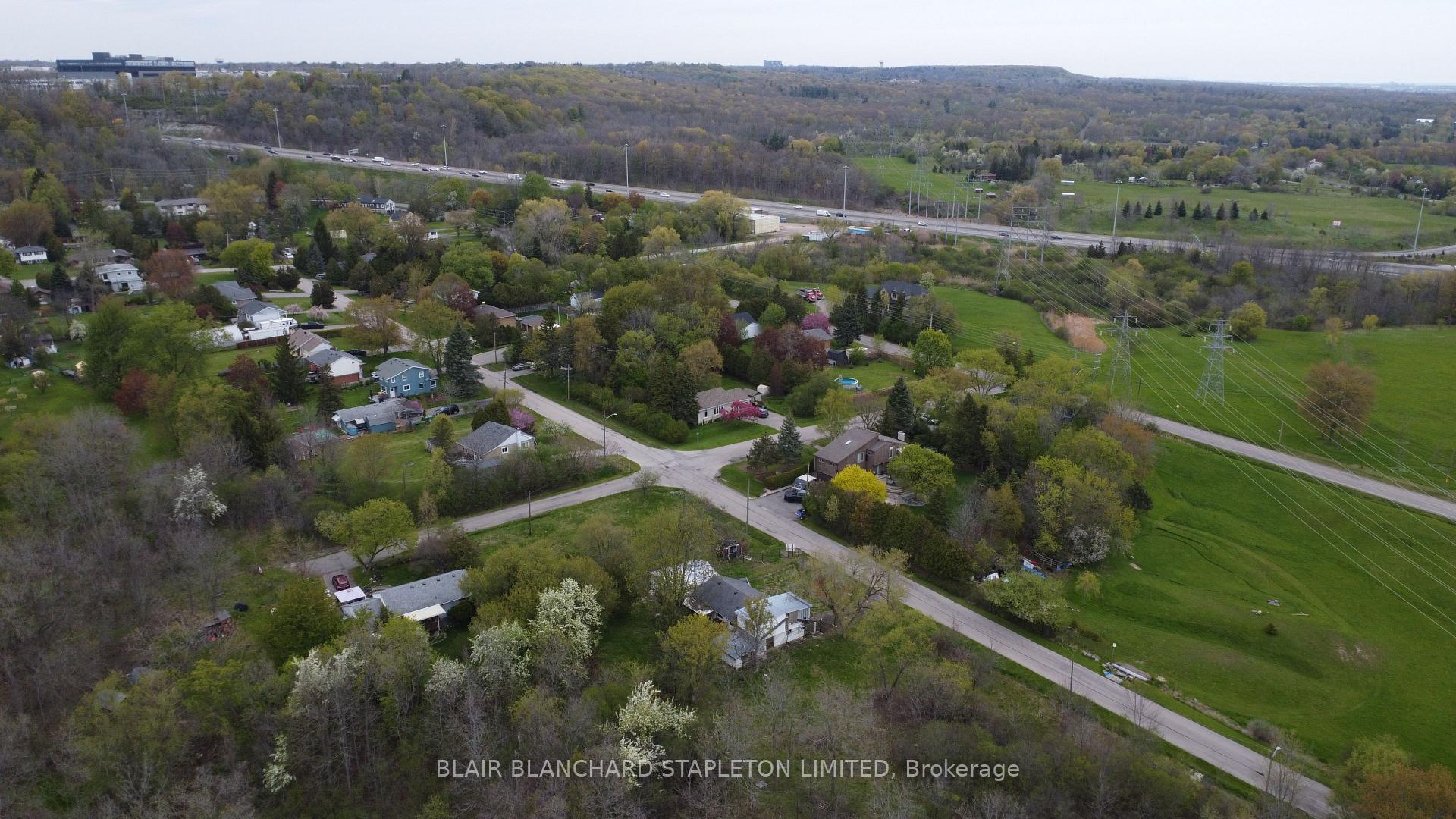 Photo 5 of 74 Best Avenue, Hamilton, Dundas — HOMEH