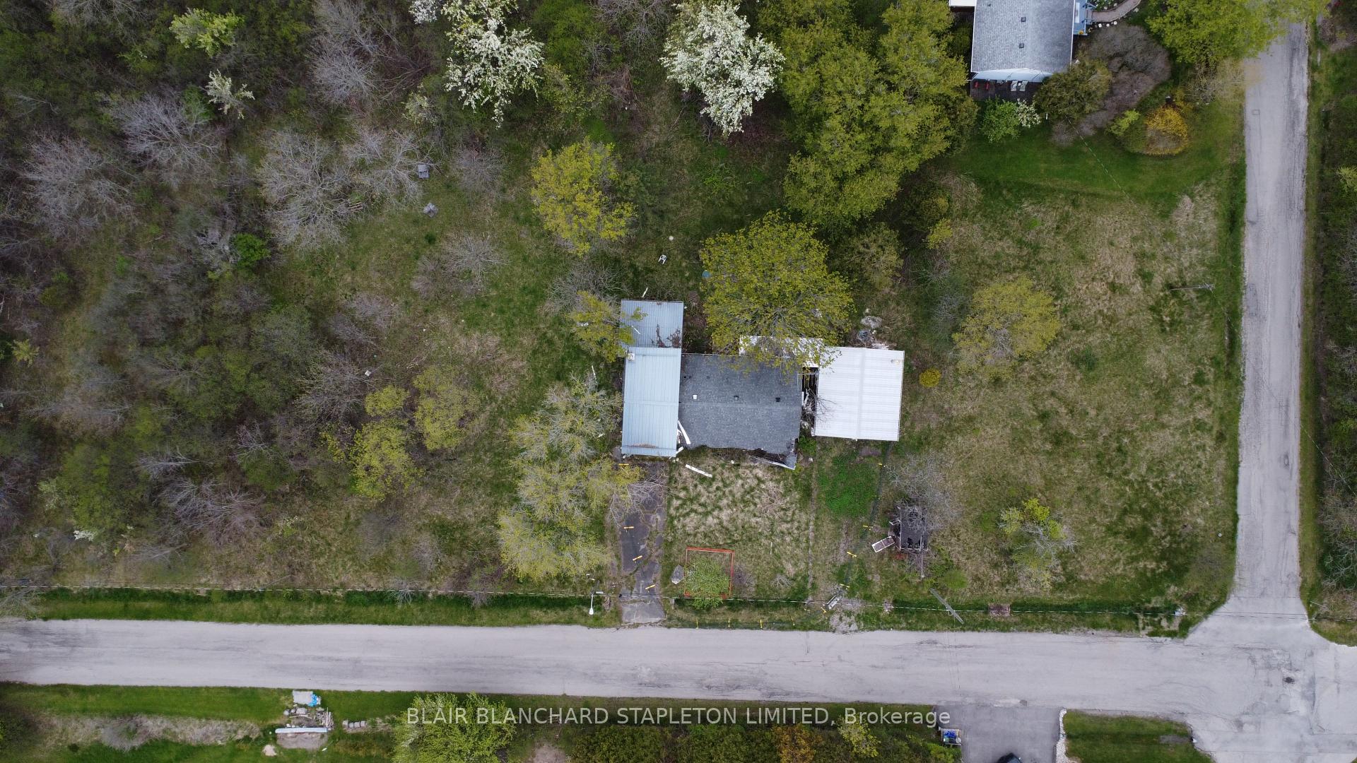 Photo 9 of 74 Best Avenue, Hamilton, Dundas — HOMEH