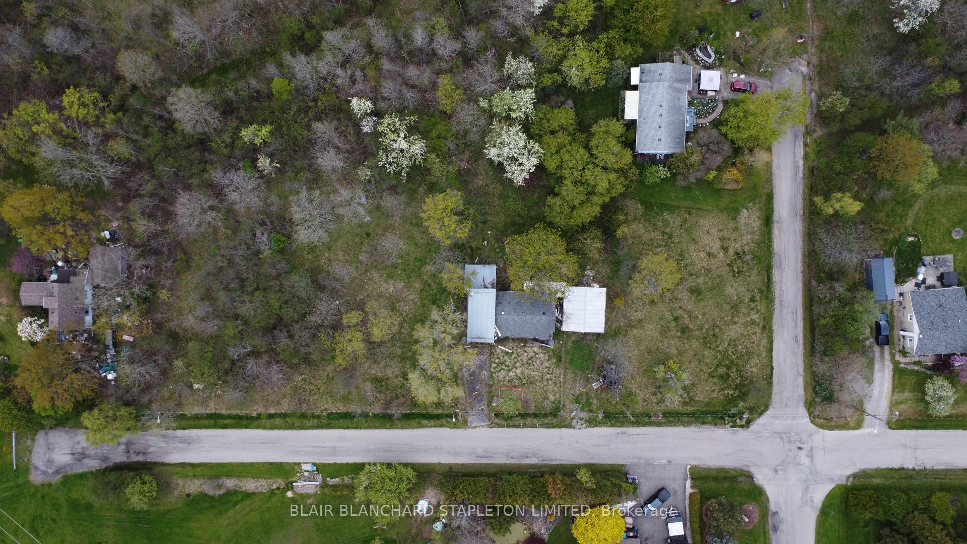 Photo 10 of 74 Best Avenue, Hamilton, Dundas — HOMEH