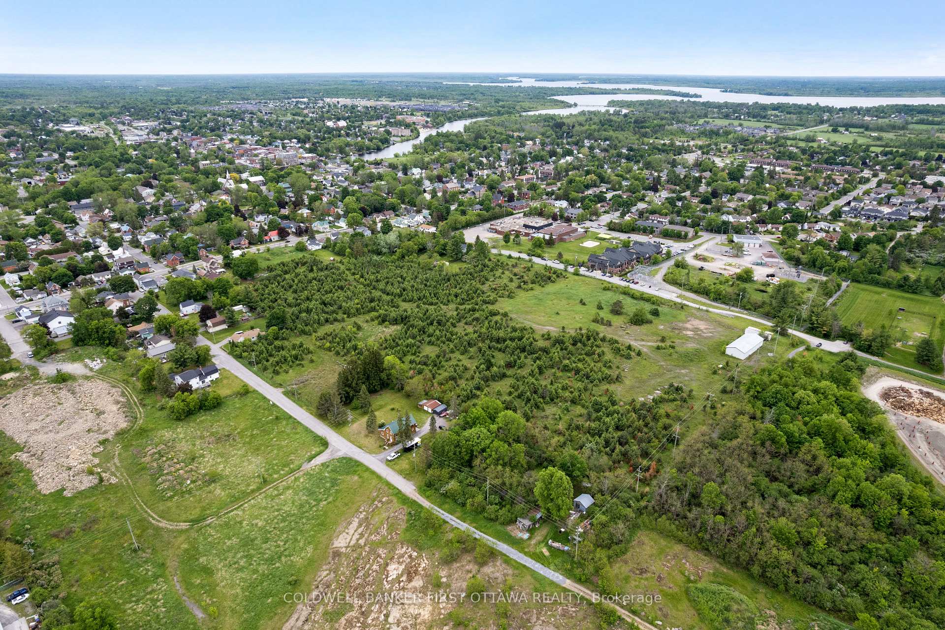 Photo 6 of 400 Lanark Street, Carleton Place, Carleton Place — HOMEH