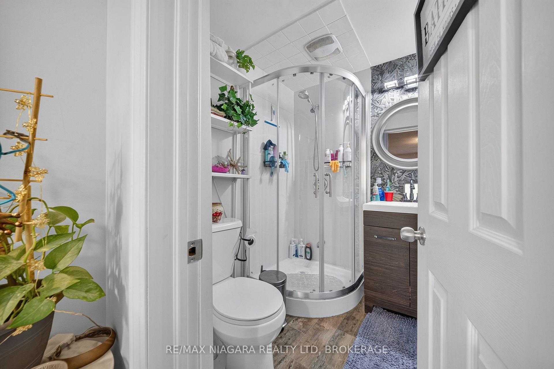 Photo 12 of 6235 Drummond Road, Niagara Falls, Dorchester — HOMEH