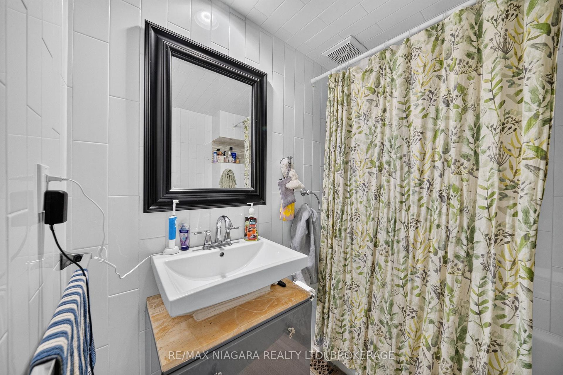Photo 18 of 6235 Drummond Road, Niagara Falls, Dorchester — HOMEH