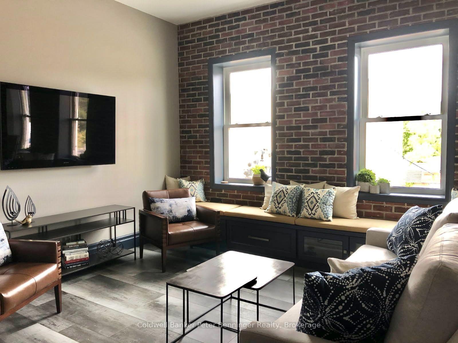 Photo 2 of 411-413 Durham Street E, Brockton — HOMEH