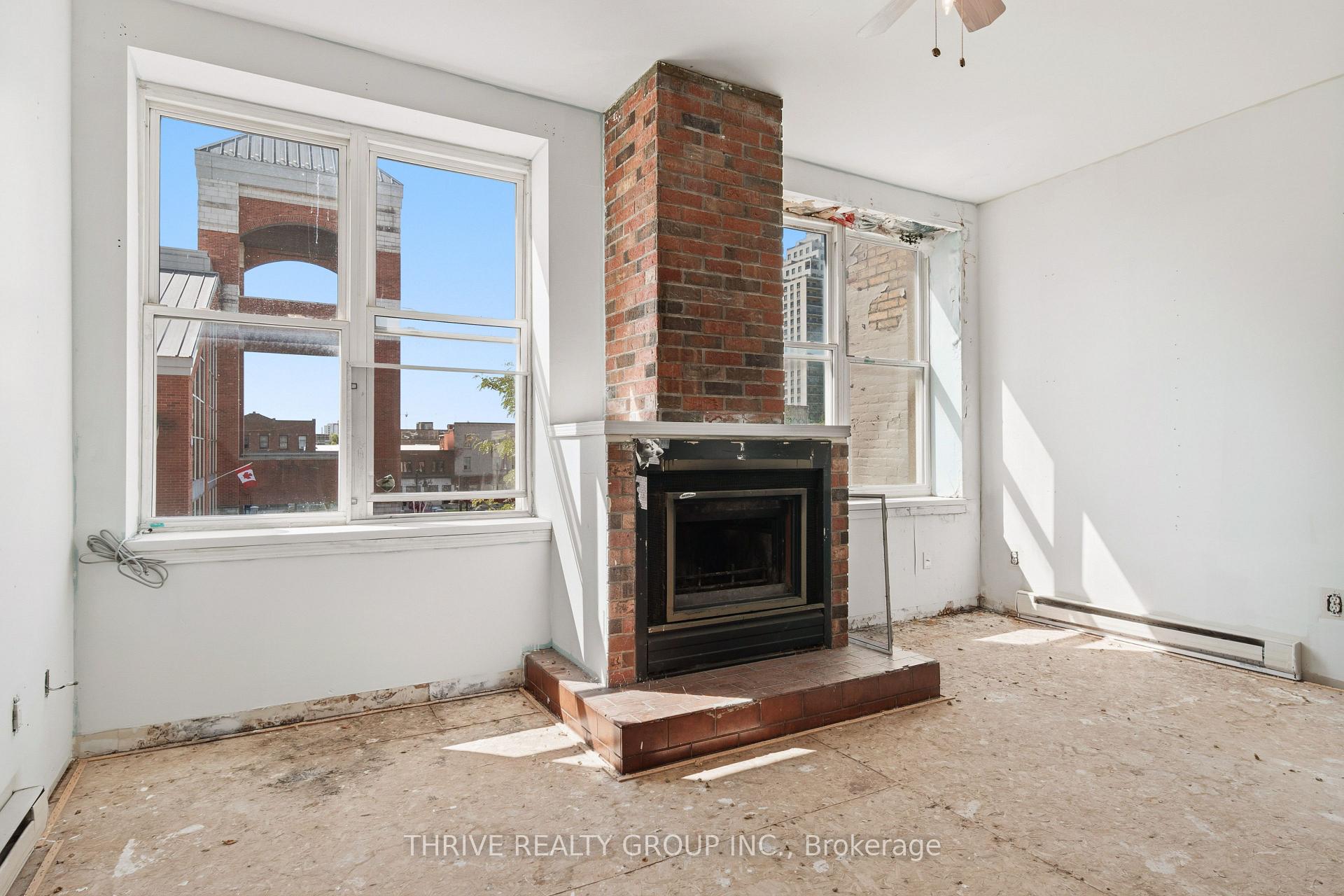 Photo 25 of 119 Dundas Street, London, East K — HOMEH