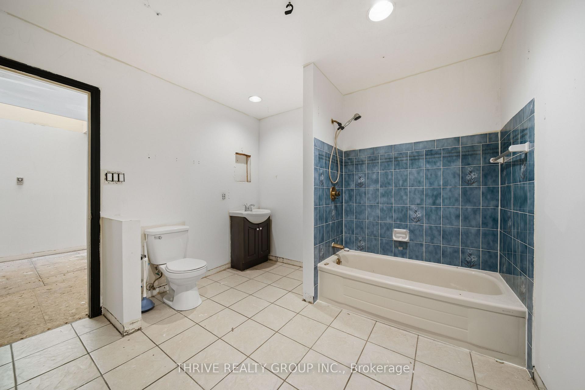 Photo 33 of 119 Dundas Street, London, East K — HOMEH