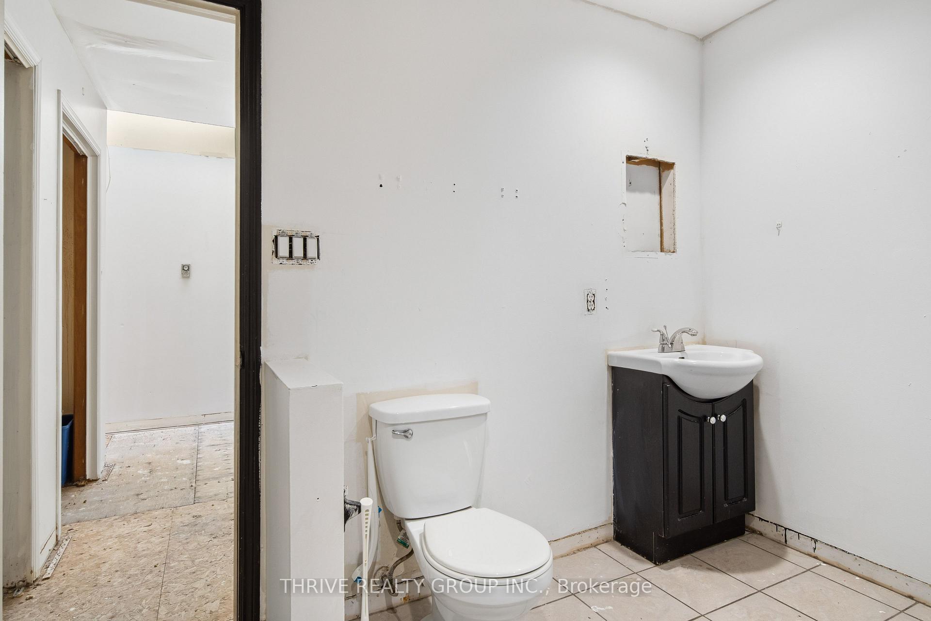 Photo 35 of 119 Dundas Street, London, East K — HOMEH