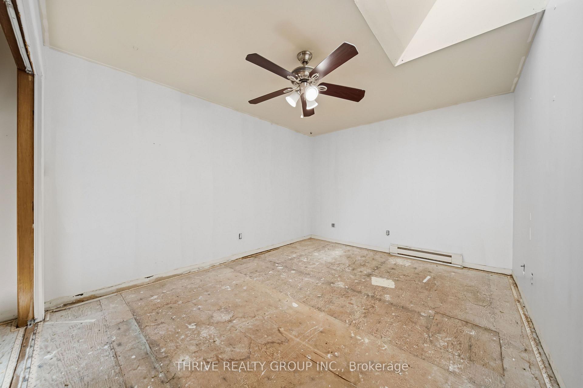 Photo 37 of 119 Dundas Street, London, East K — HOMEH