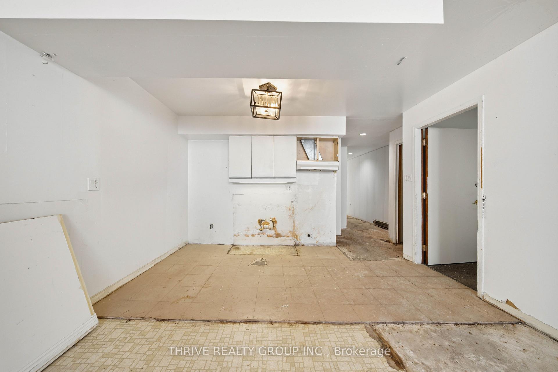Photo 39 of 119 Dundas Street, London, East K — HOMEH