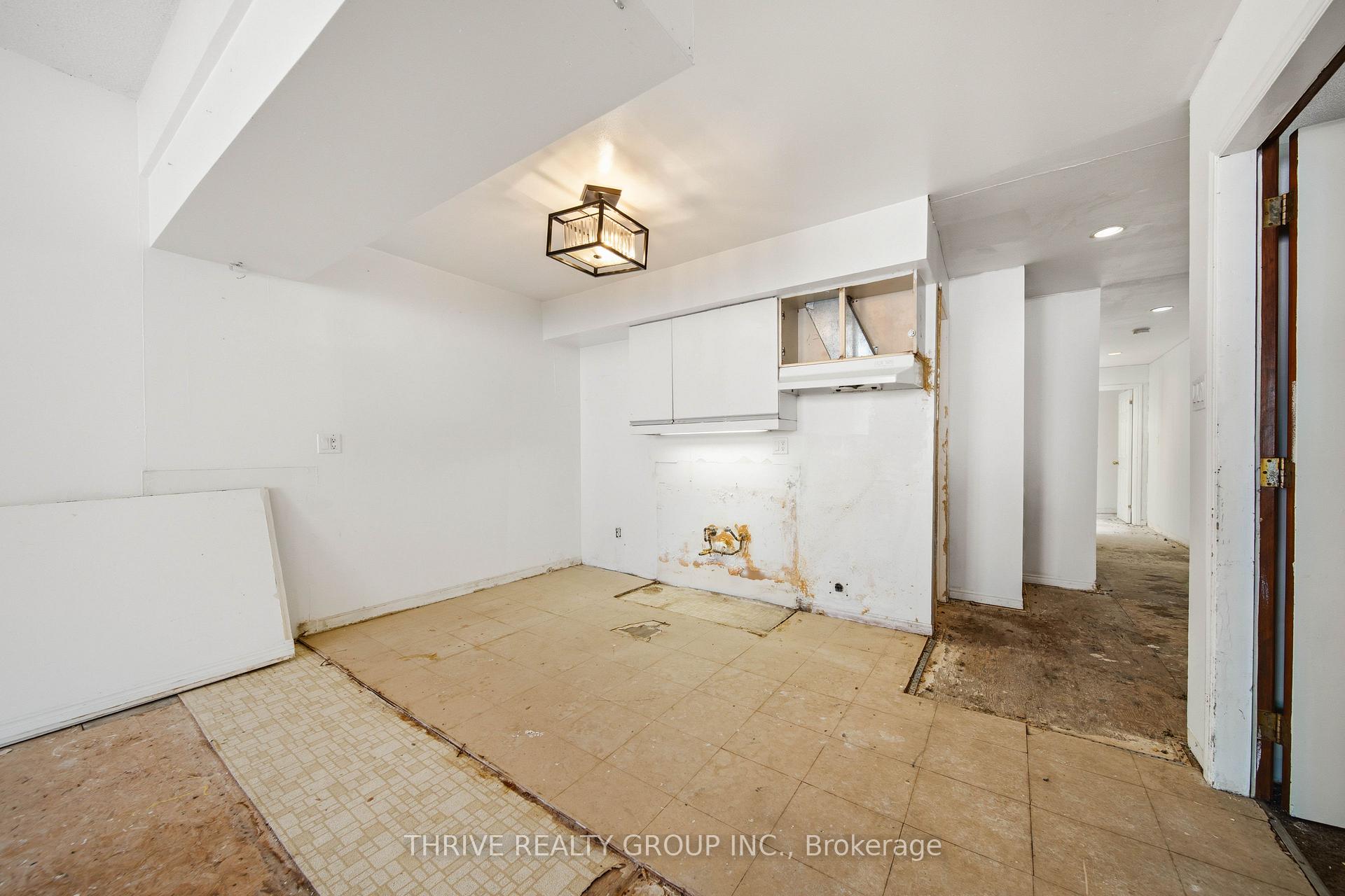 Photo 40 of 119 Dundas Street, London, East K — HOMEH