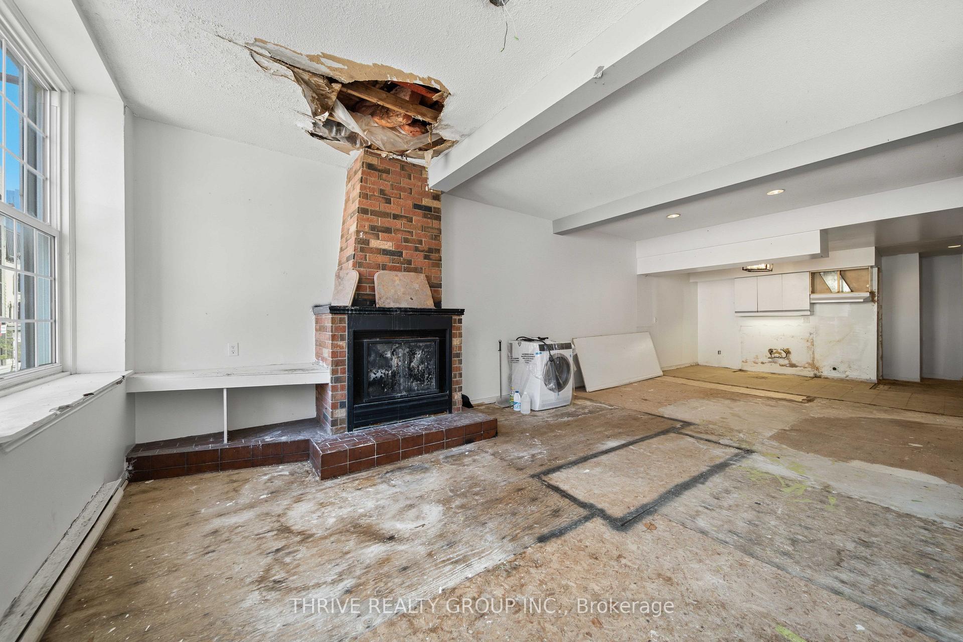 Photo 44 of 119 Dundas Street, London, East K — HOMEH