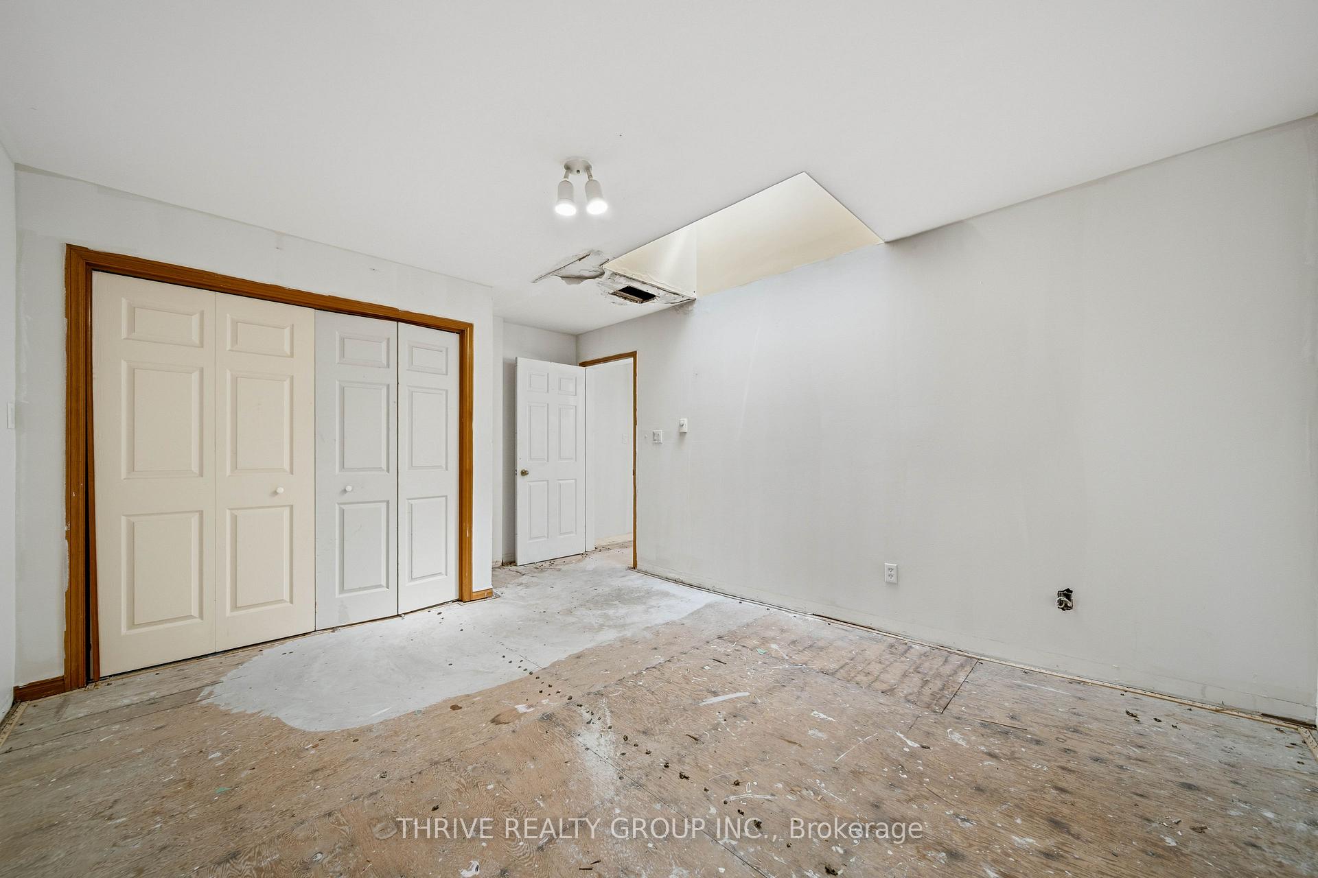 Photo 49 of 119 Dundas Street, London, East K — HOMEH