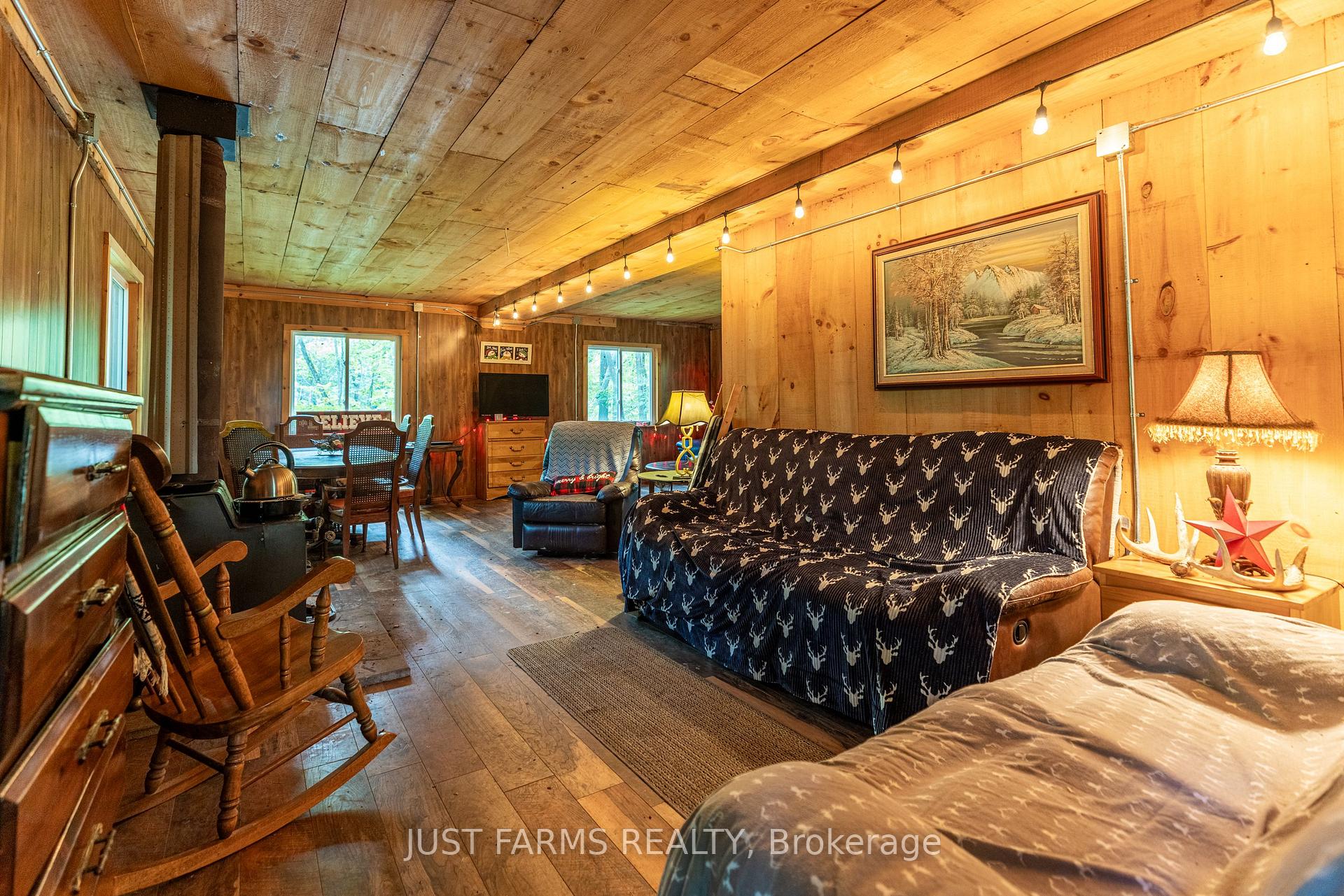 Photo 7 of 1052 Longwoods Road, Southwest Middlesex, Rural Southwest Middlesex — HOMEH