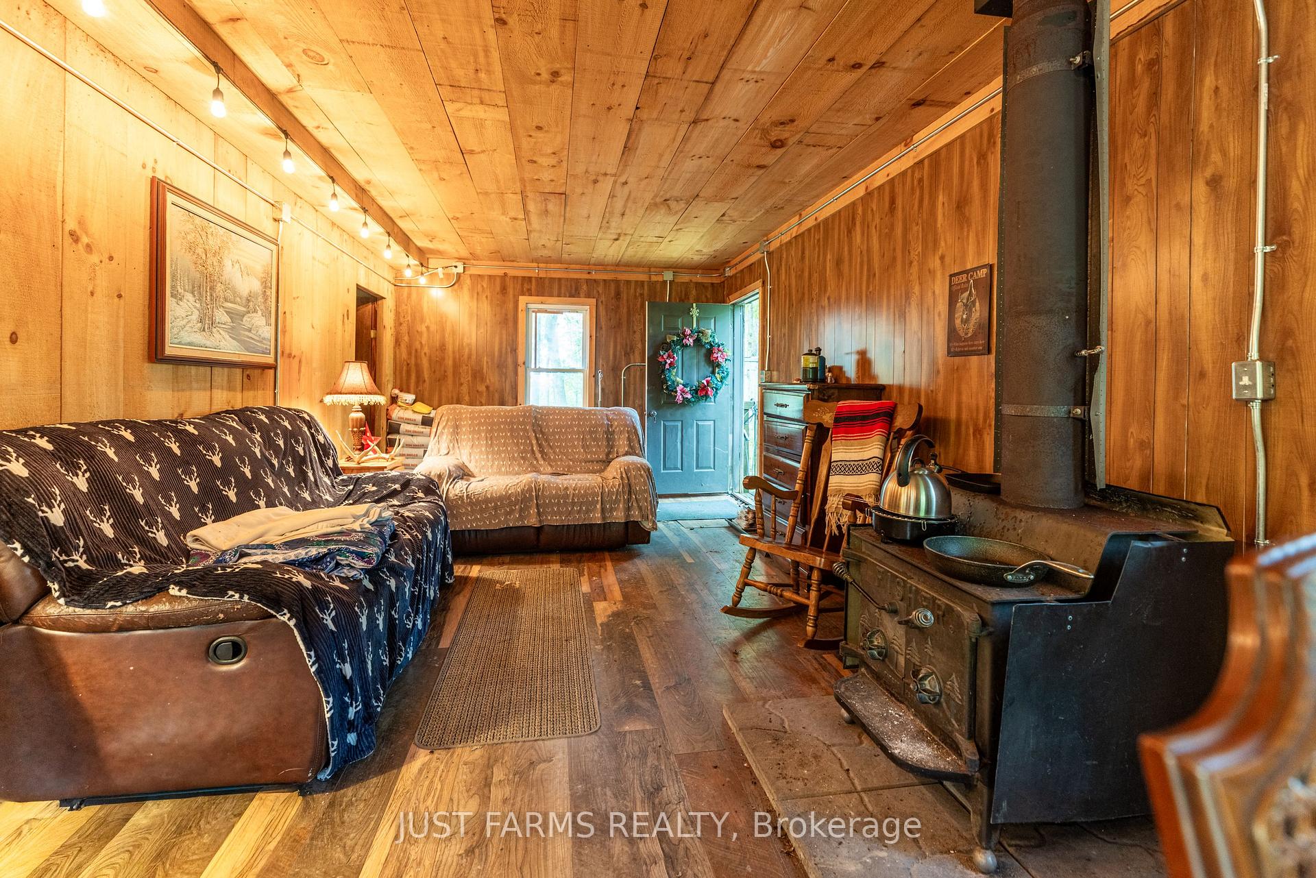 Photo 12 of 1052 Longwoods Road, Southwest Middlesex, Rural Southwest Middlesex — HOMEH