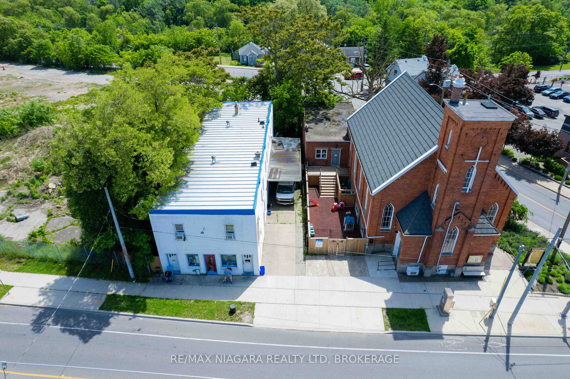 Photo 3 of 126 Queenston Street, St. Catharines, E. Chester — HOMEH