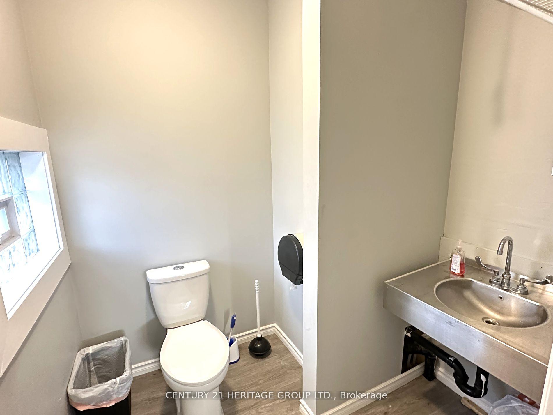 Photo 14 of 5002 Victoria Avenue, Niagara Falls, Downtown — HOMEH