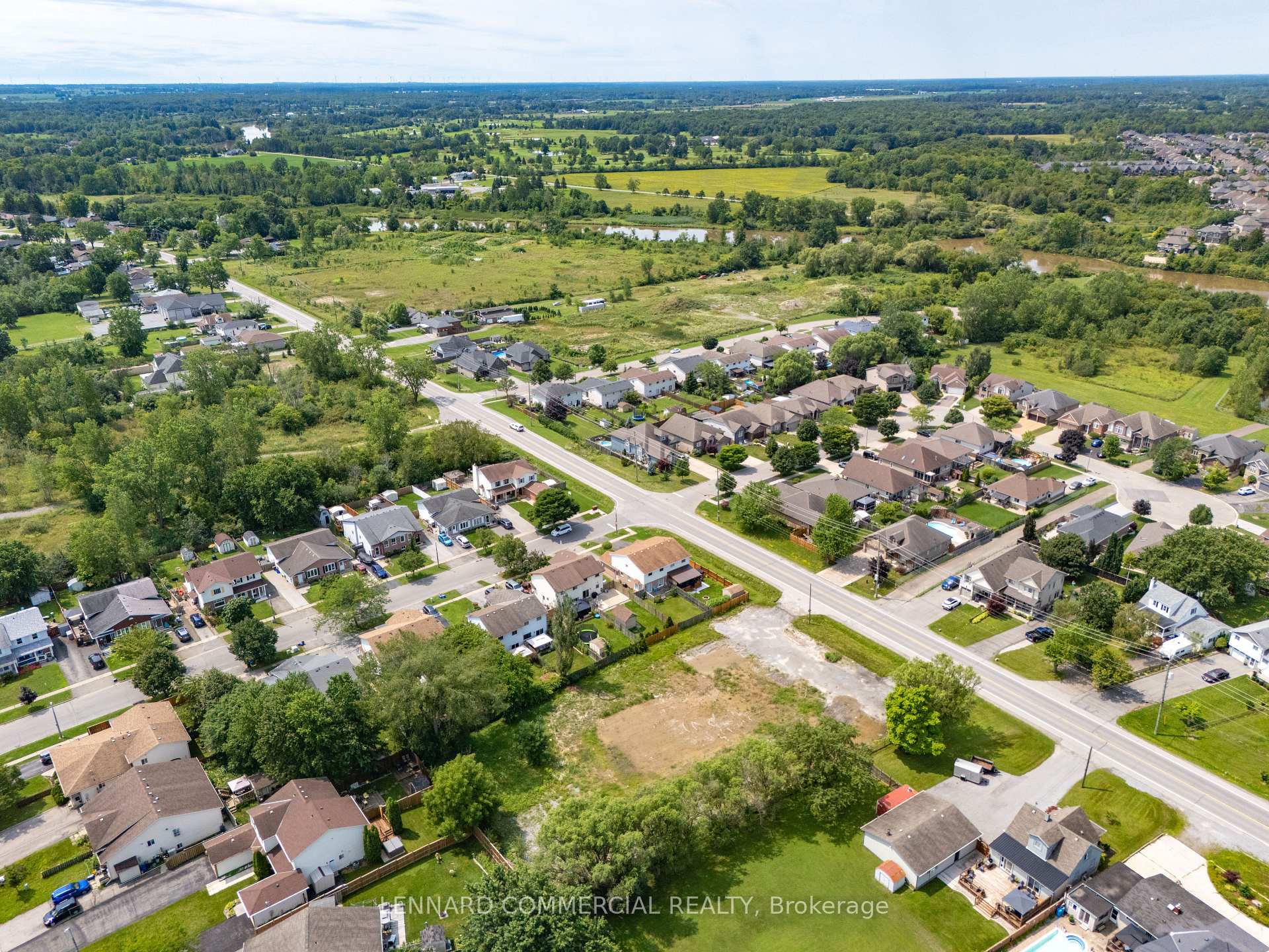 Photo 4 of 215 Riverside Drive, Welland, Broadway — HOMEH