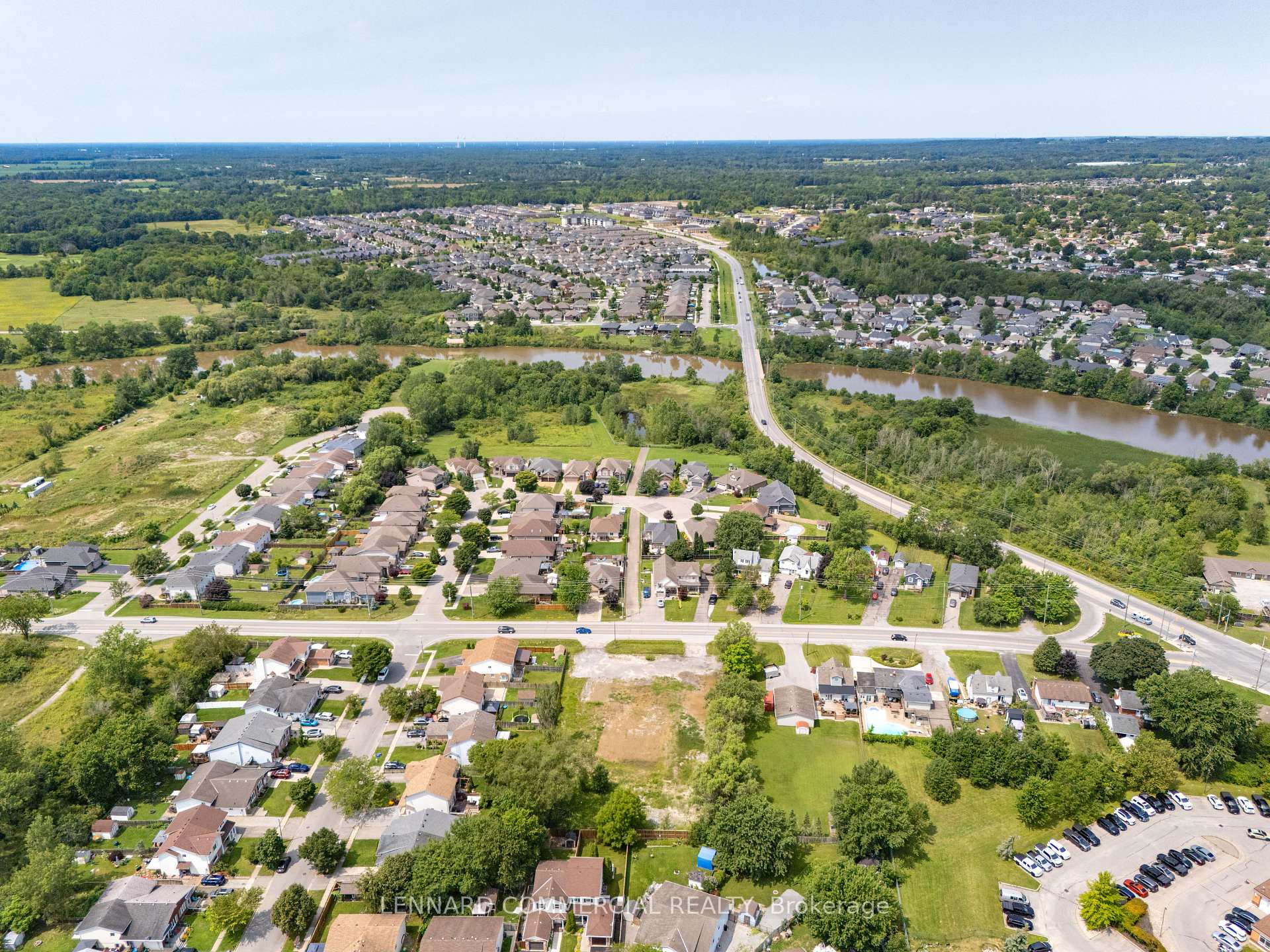 Photo 5 of 215 Riverside Drive, Welland, Broadway — HOMEH
