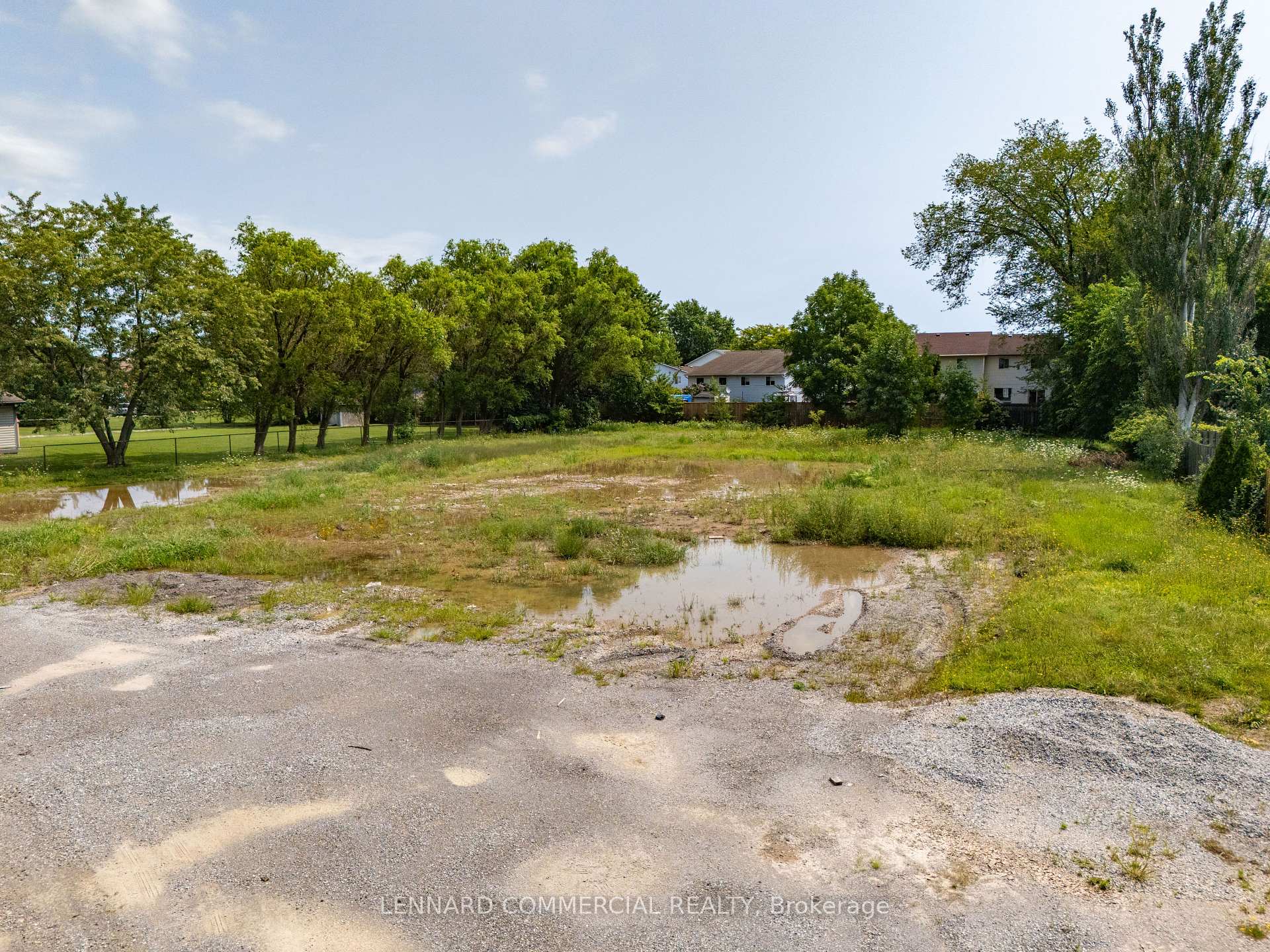 Photo 6 of 215 Riverside Drive, Welland, Broadway — HOMEH
