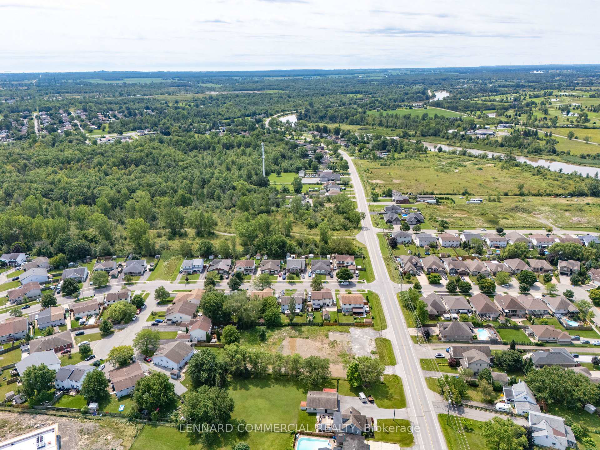 Photo 8 of 215 Riverside Drive, Welland, Broadway — HOMEH