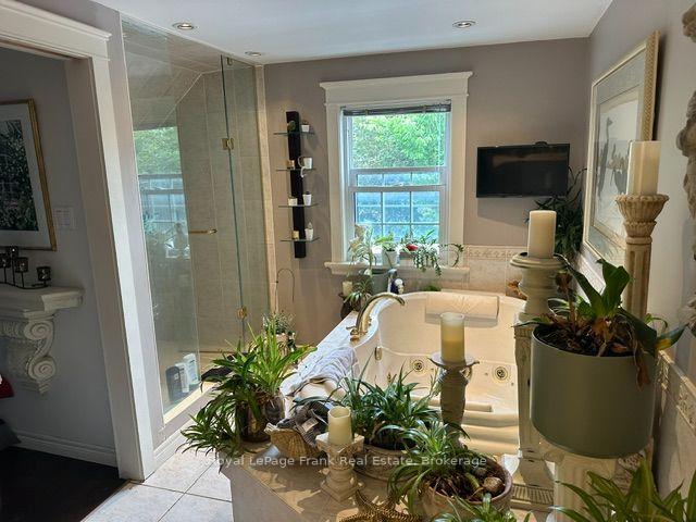 Photo 41 of 10 King Street E, Kawartha Lakes, Bobcaygeon — HOMEH