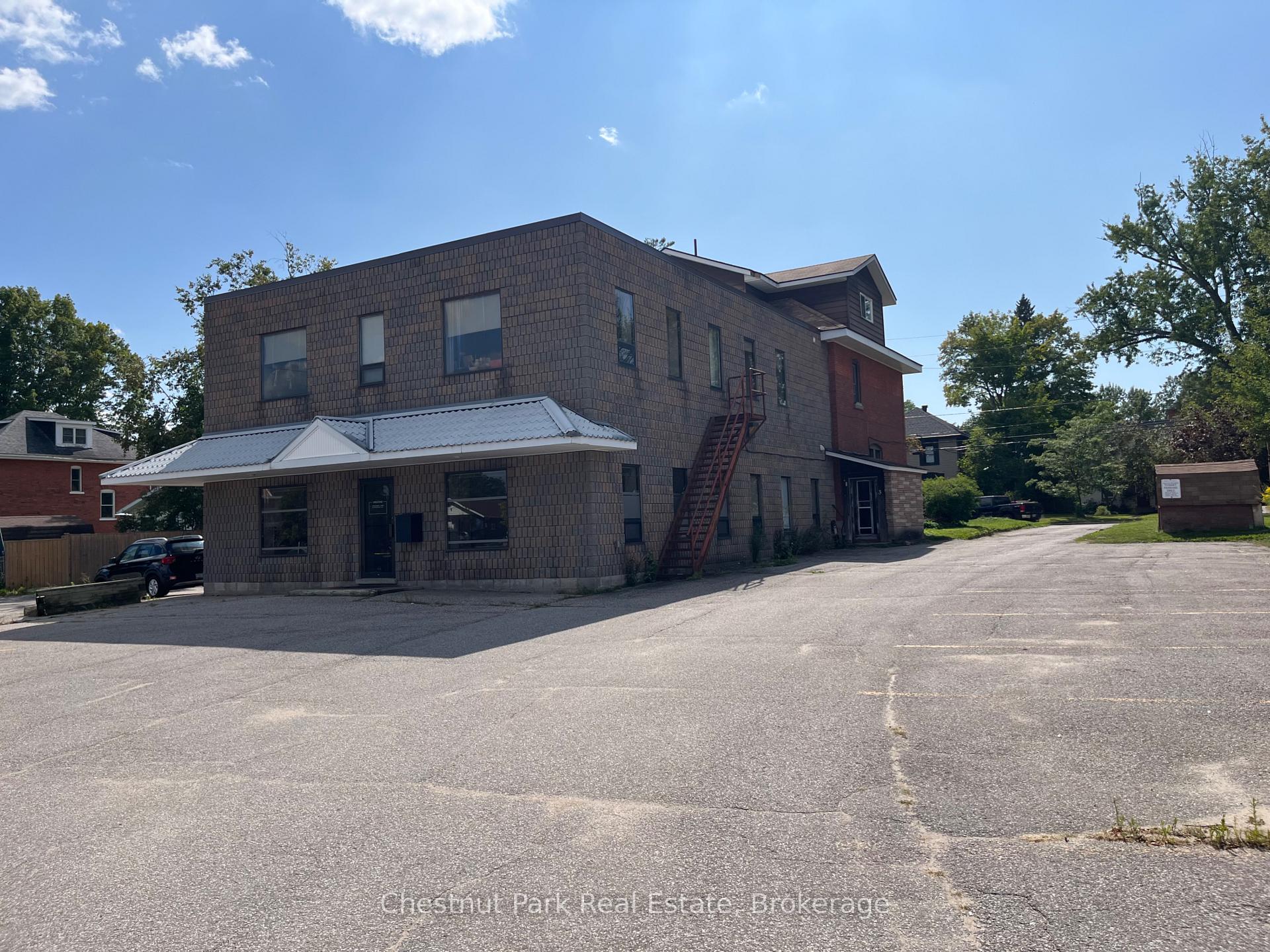 Photo 3 of 109 Kimberley Avenue, Bracebridge — HOMEH