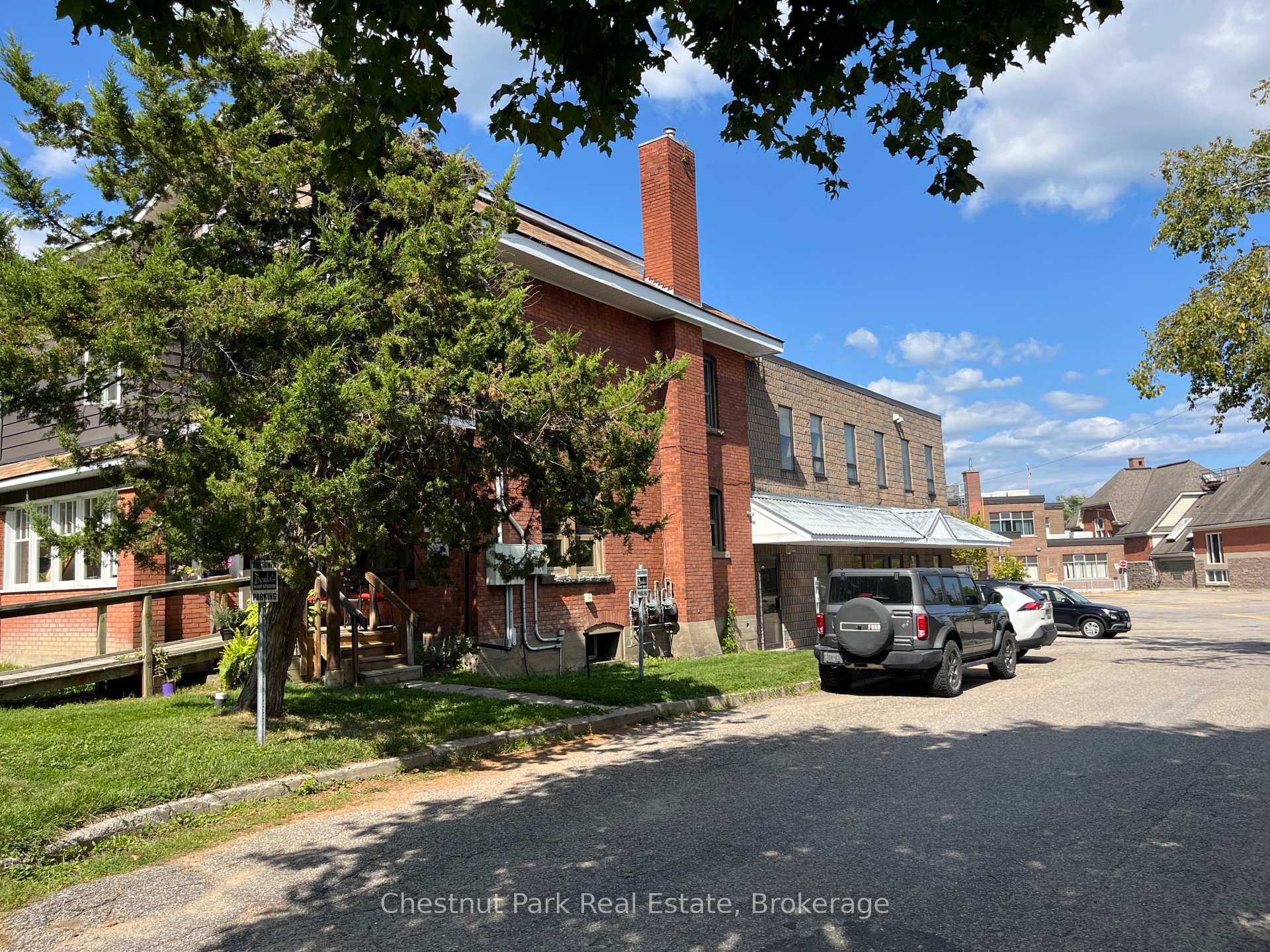 Photo 5 of 109 Kimberley Avenue, Bracebridge — HOMEH