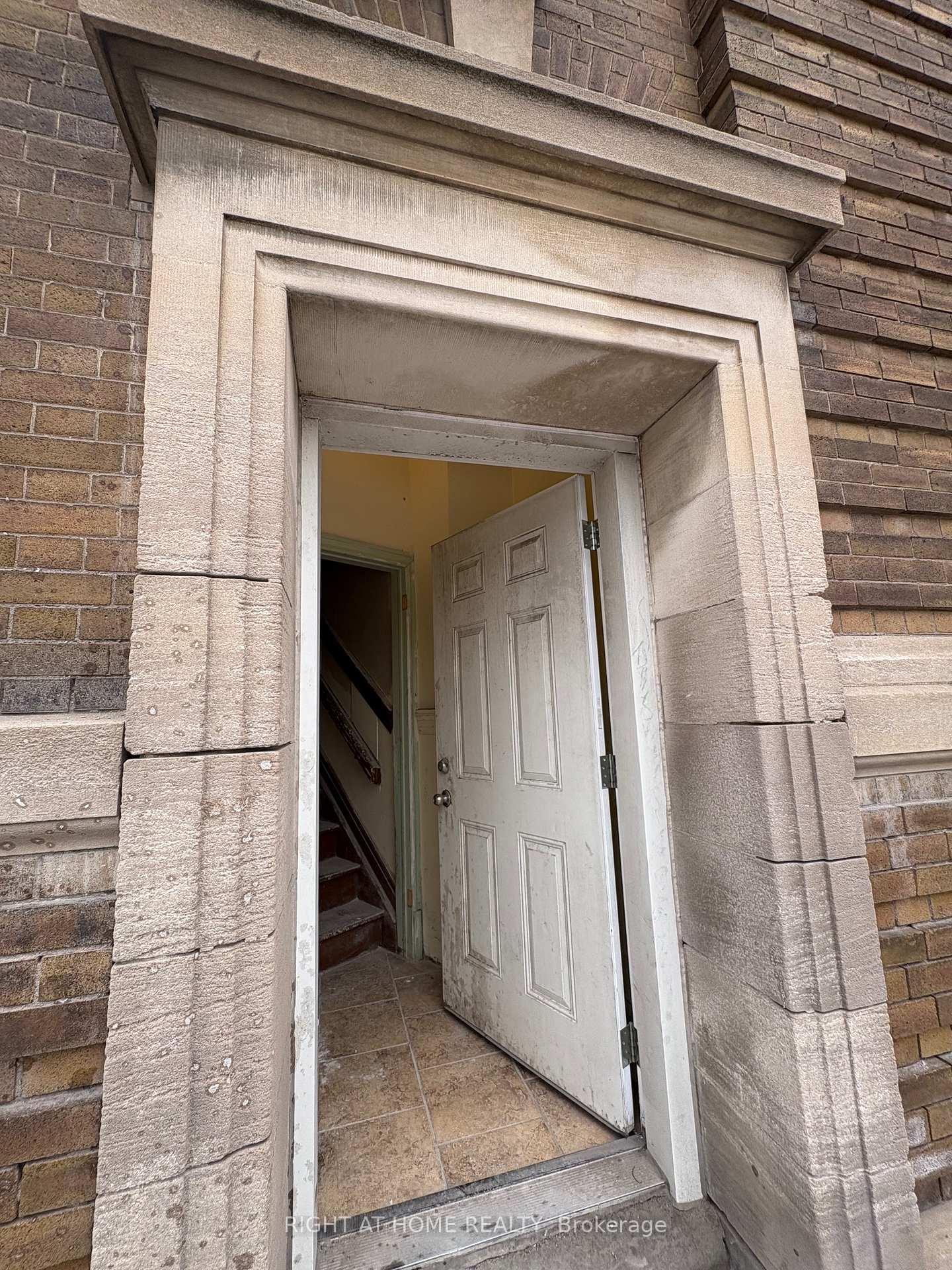 Photo 11 of 413 Hamilton Road, London, East L — HOMEH