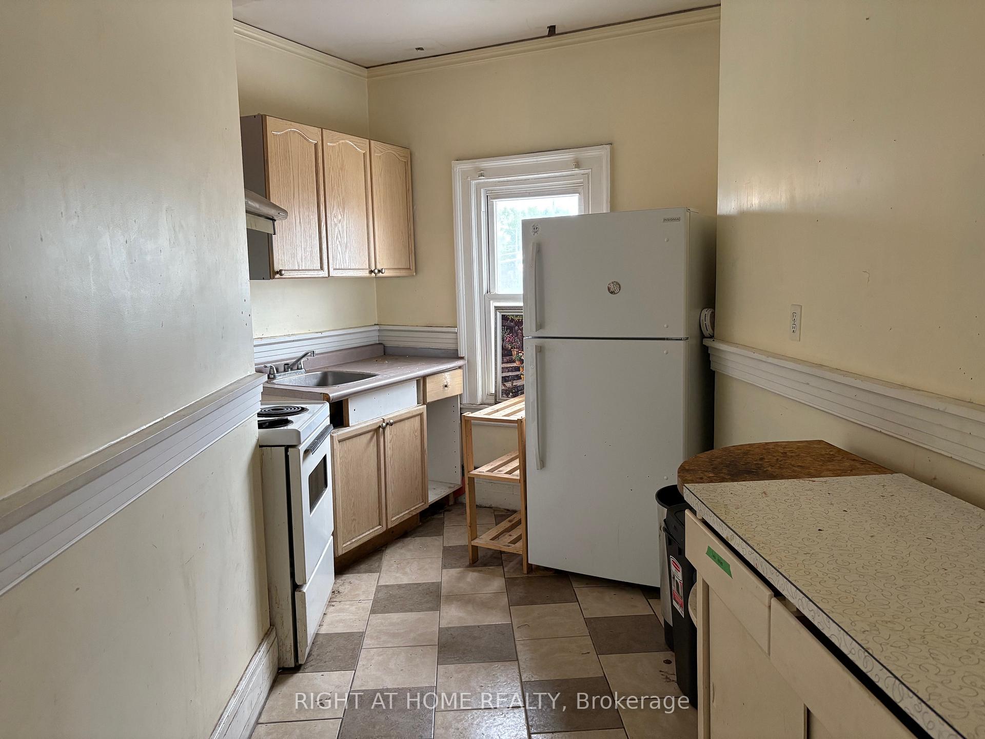 Photo 13 of 413 Hamilton Road, London, East L — HOMEH