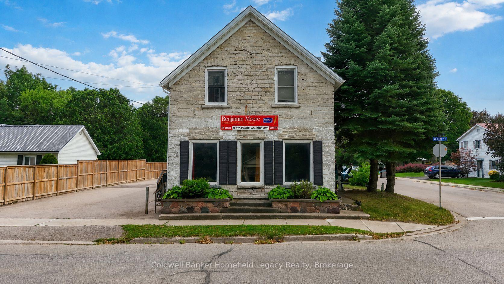 Photo of 450 Queen Street E