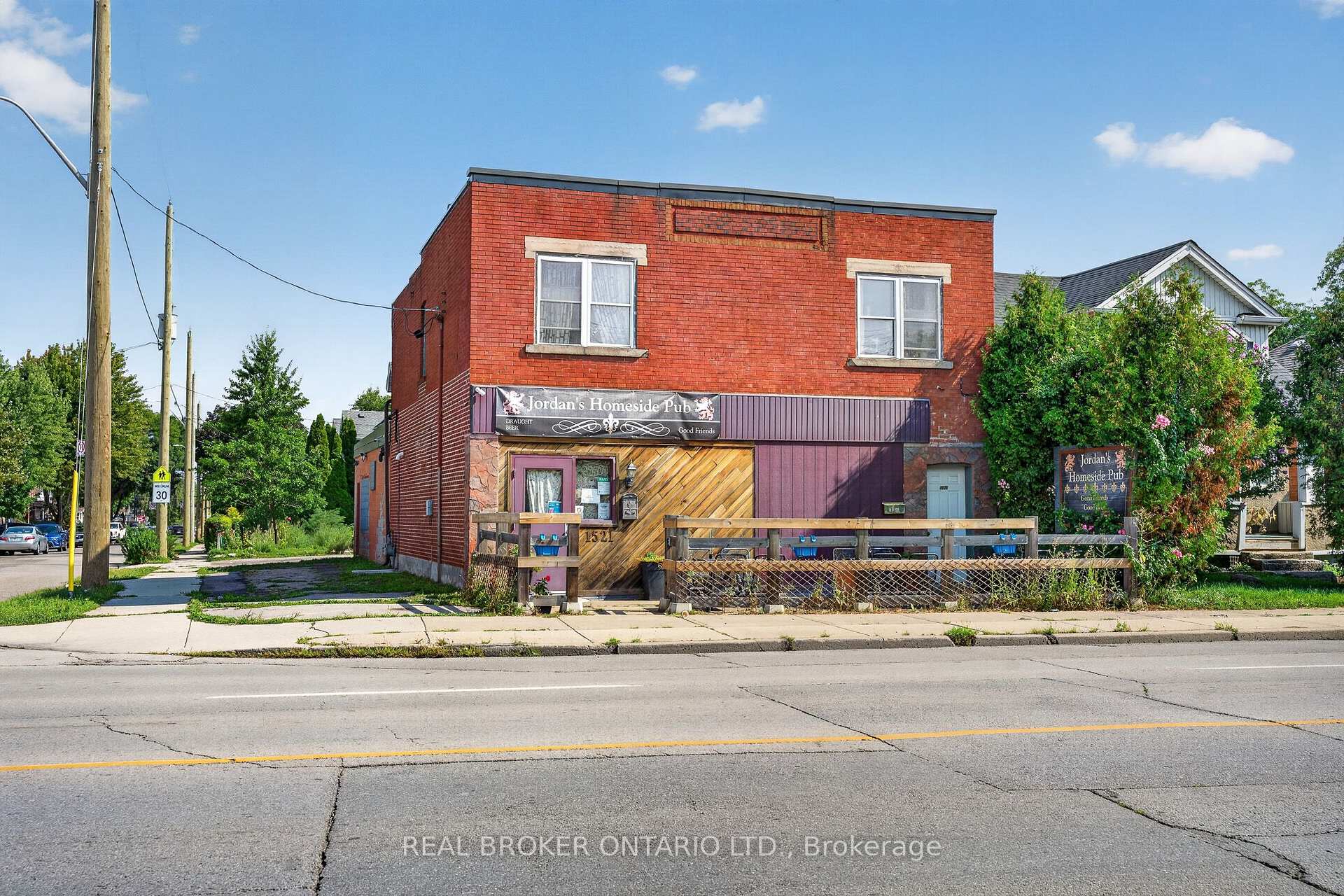 Photo of 1523 Main Street E