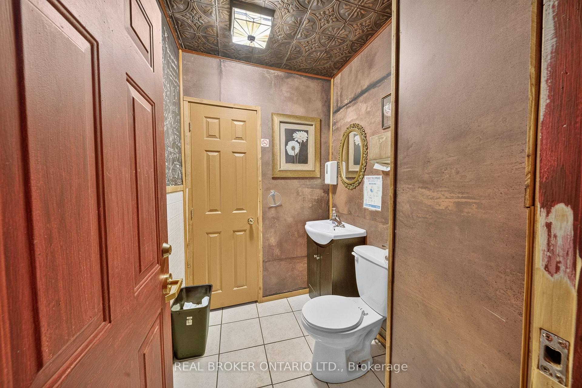 Photo 14 of 1523 Main Street E, Hamilton, Homeside — HOMEH