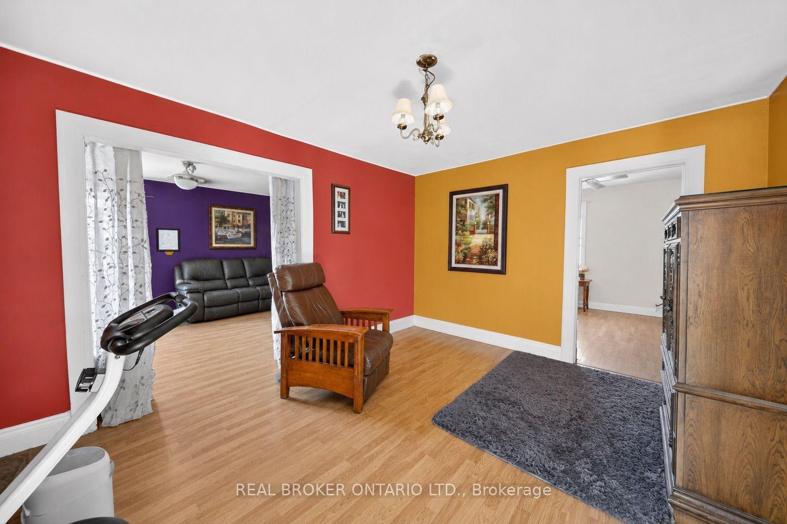 Photo 18 of 1523 Main Street E, Hamilton, Homeside — HOMEH