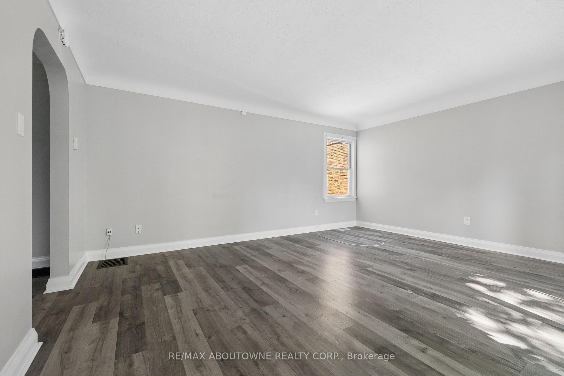 Photo 16 of 92 Lake Street, St. Catharines, Downtown — HOMEH