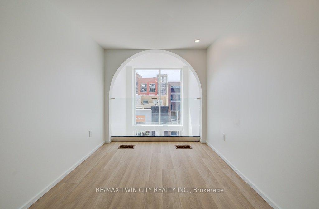 Photo 14 of 26 King Street E, Kitchener, Cedar Hill — HOMEH