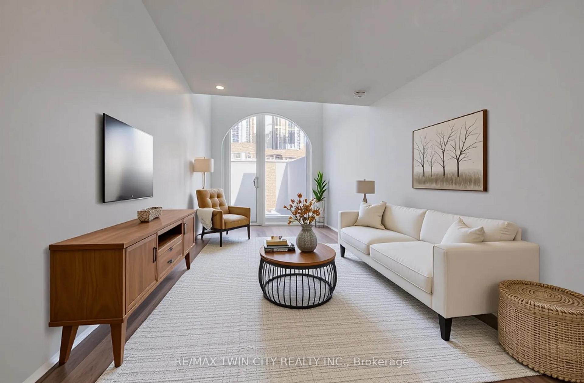 Photo of 26 King Street E