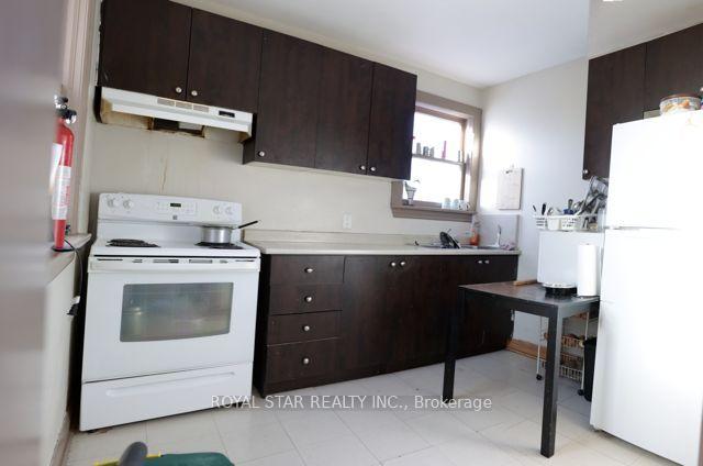 Photo 4 of 2139 Kingsway Drive, Kitchener, Stanley Park — HOMEH