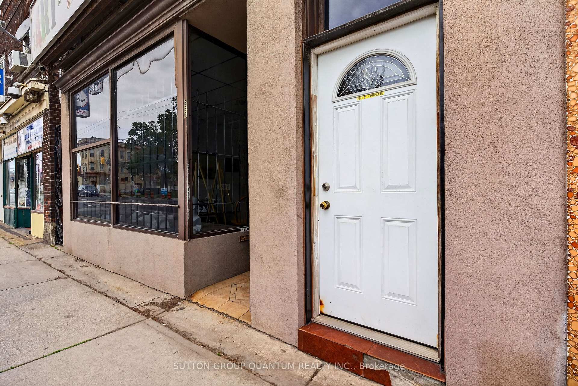 Photo 5 of 689 Barton Street E, Hamilton, Stipley — HOMEH