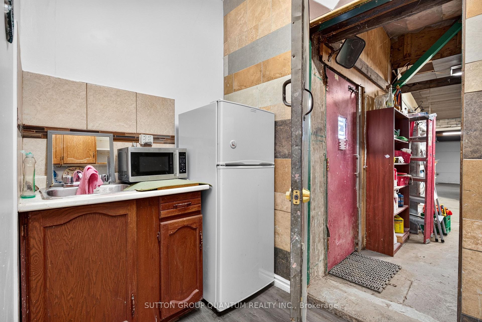 Photo 35 of 689 Barton Street E, Hamilton, Stipley — HOMEH