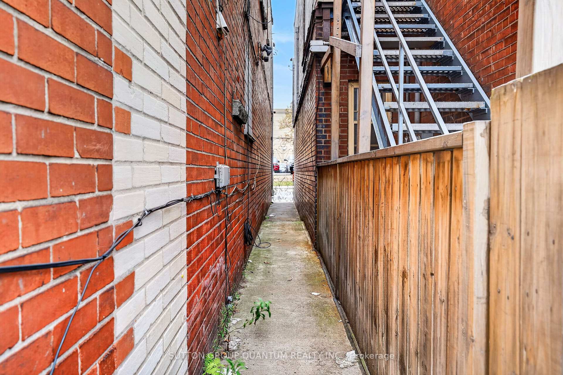 Photo 41 of 689 Barton Street E, Hamilton, Stipley — HOMEH