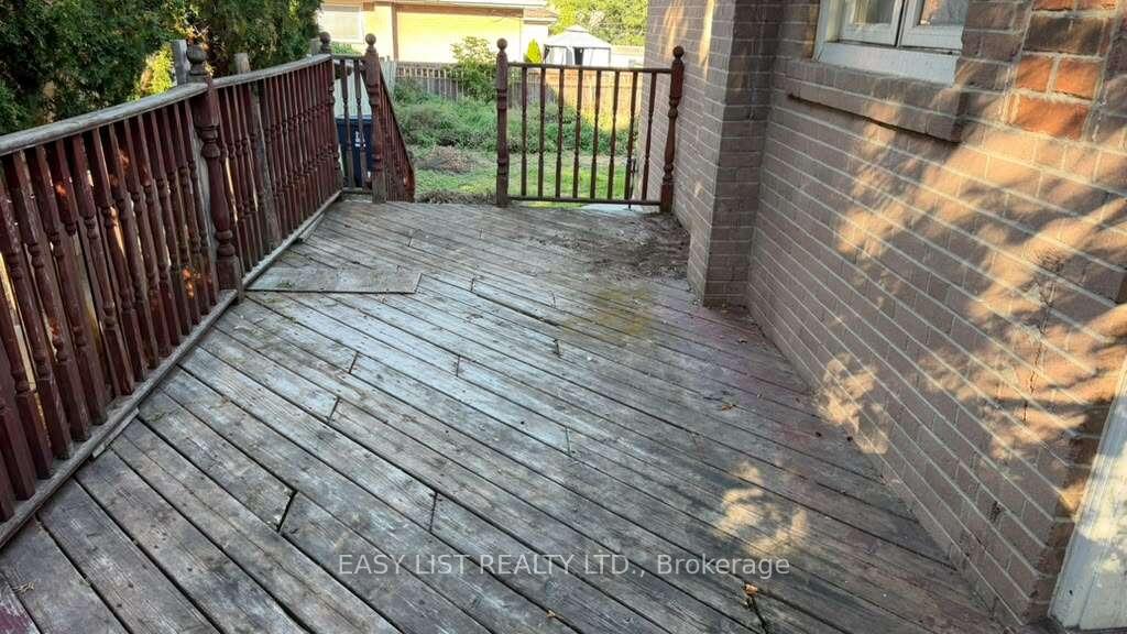 Photo 12 of 22 Foxcote Crescent, Etobicoke, Eringate-Centennial-West Deane — HOMEH