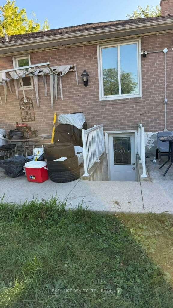Photo 15 of 22 Foxcote Crescent, Etobicoke, Eringate-Centennial-West Deane — HOMEH