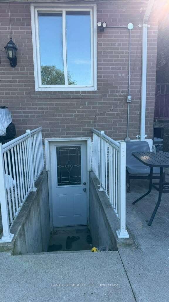 Photo 16 of 22 Foxcote Crescent, Etobicoke, Eringate-Centennial-West Deane — HOMEH