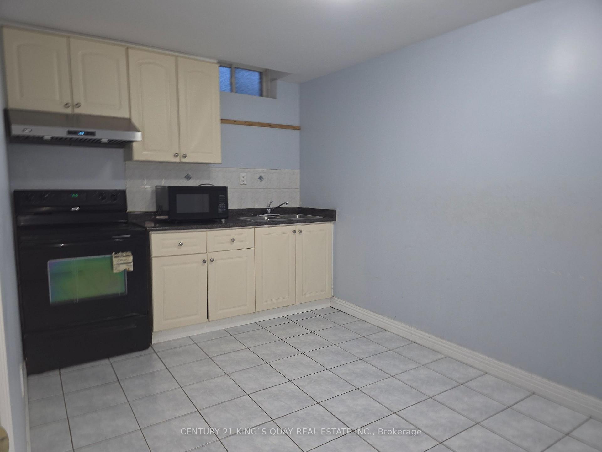 Photo 10 of Unit LL, 305 Castan Avenue, Markham, Village Green-South Unionville — HOMEH