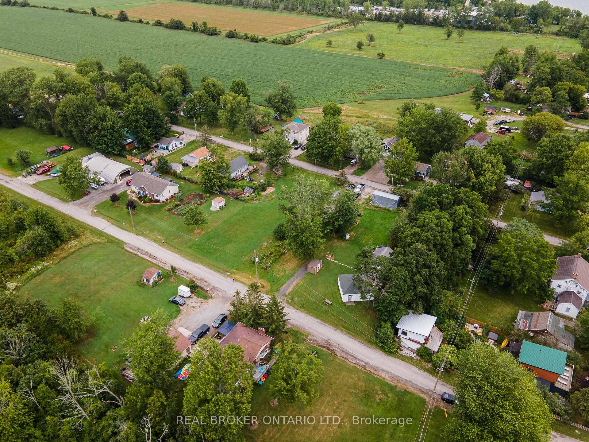 Photo 10 of 12 Canada Road, Haldimand, Dunnville — HOMEH