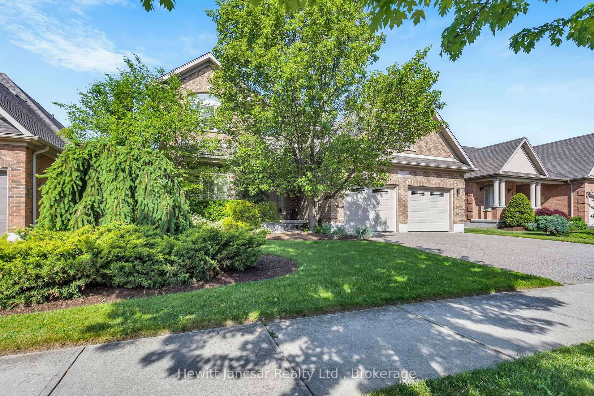 Photo of 211 Terrace Wood Crescent