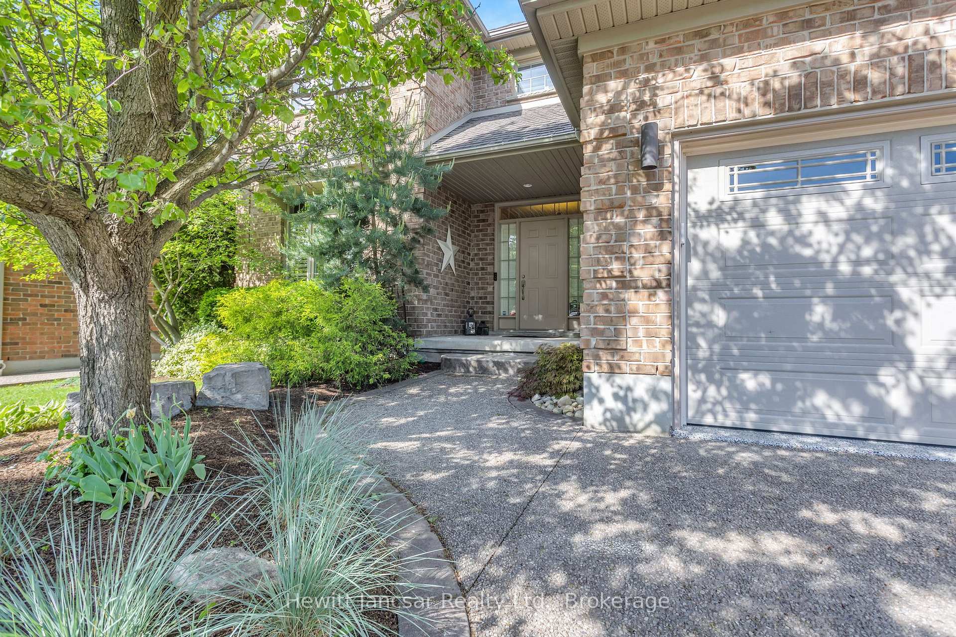 Photo 2 of 211 Terrace Wood Crescent, Kitchener, Pioneer Tower West — HOMEH
